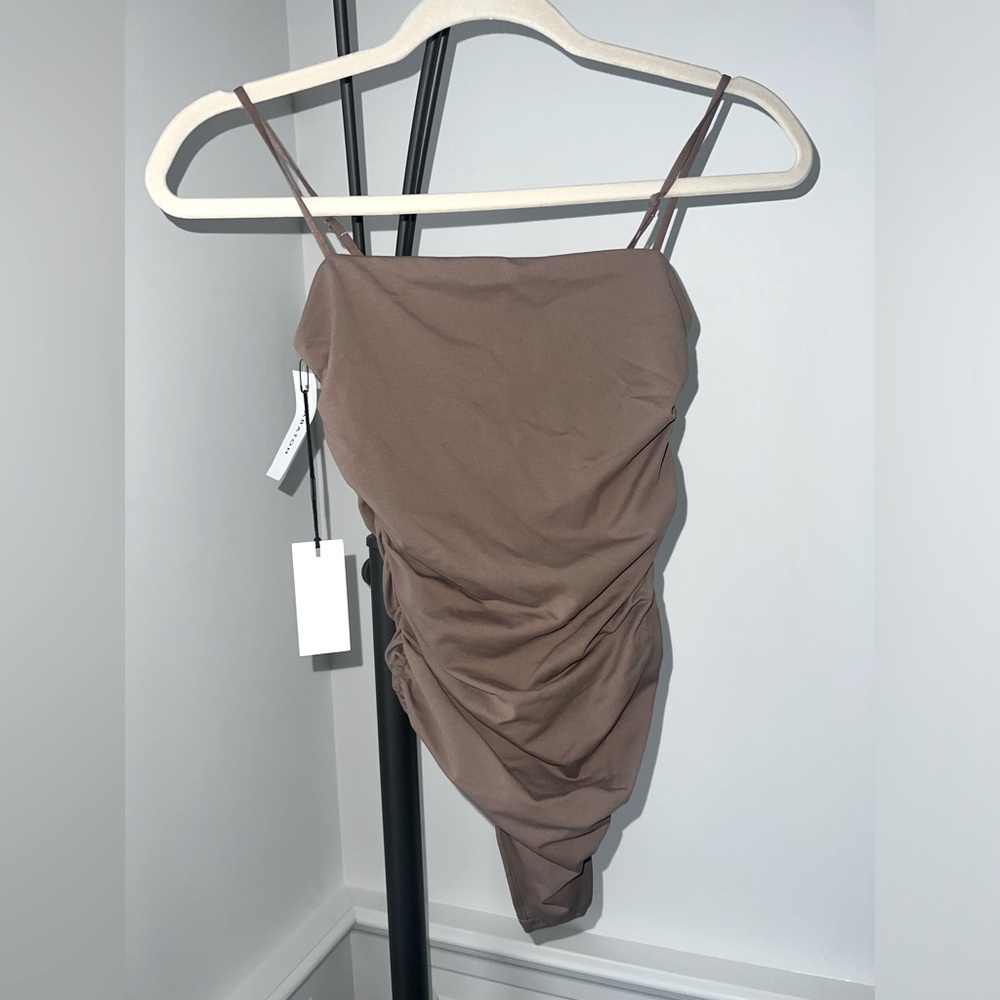 🤍🤍 NWT aritzia babaton contour bodysuit 🤍🤍